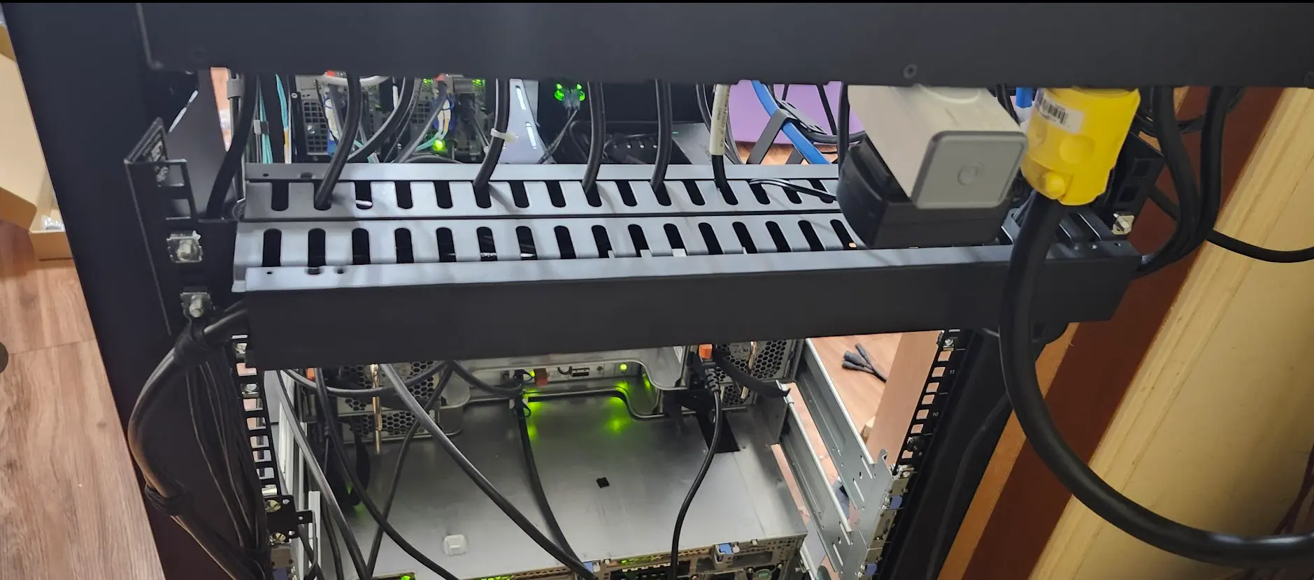Image showing the finger trays holding power cables